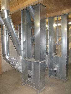 Elevator cu cupe inferioare